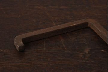 アンティーク雑貨　古民具・骨董　馬鈴付き　古い鉄の質感が味のある蔵戸の鉤(2)