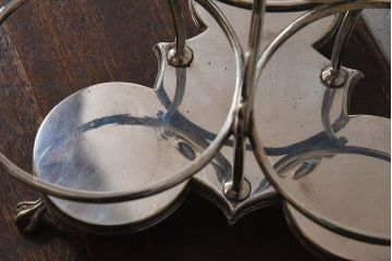 アンティーク雑貨　イギリスビンテージ　上品なデザインが素敵な調味料ホルダー