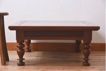 アンティーク家具　和製アンティーク　総ケヤキ材　美しい彫りが魅力的な座卓(テーブル)