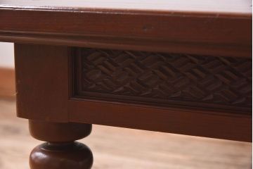 アンティーク家具　和製アンティーク　総ケヤキ材　美しい彫りが魅力的な座卓(テーブル)