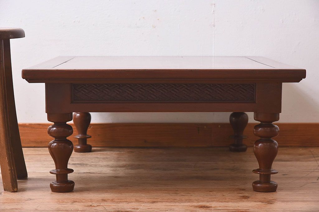 アンティーク家具　和製アンティーク　総ケヤキ材　美しい彫りが魅力的な座卓(テーブル)