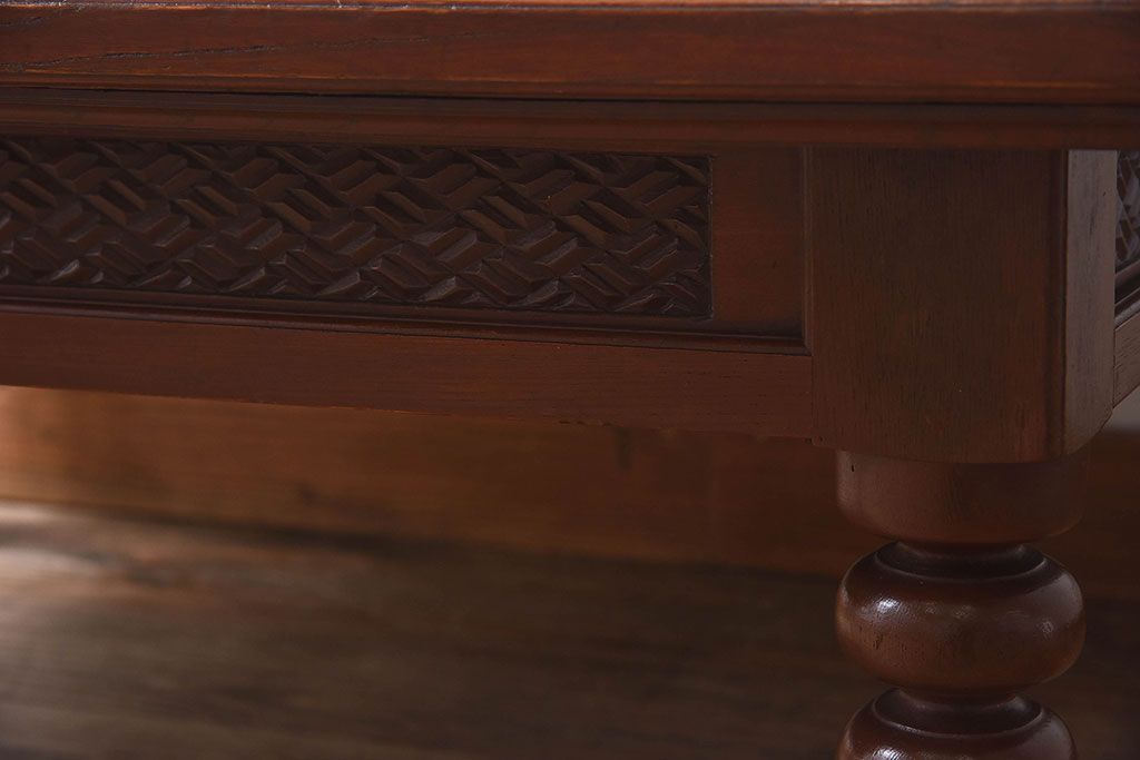 アンティーク家具　和製アンティーク　総ケヤキ材　美しい彫りが魅力的な座卓(テーブル)
