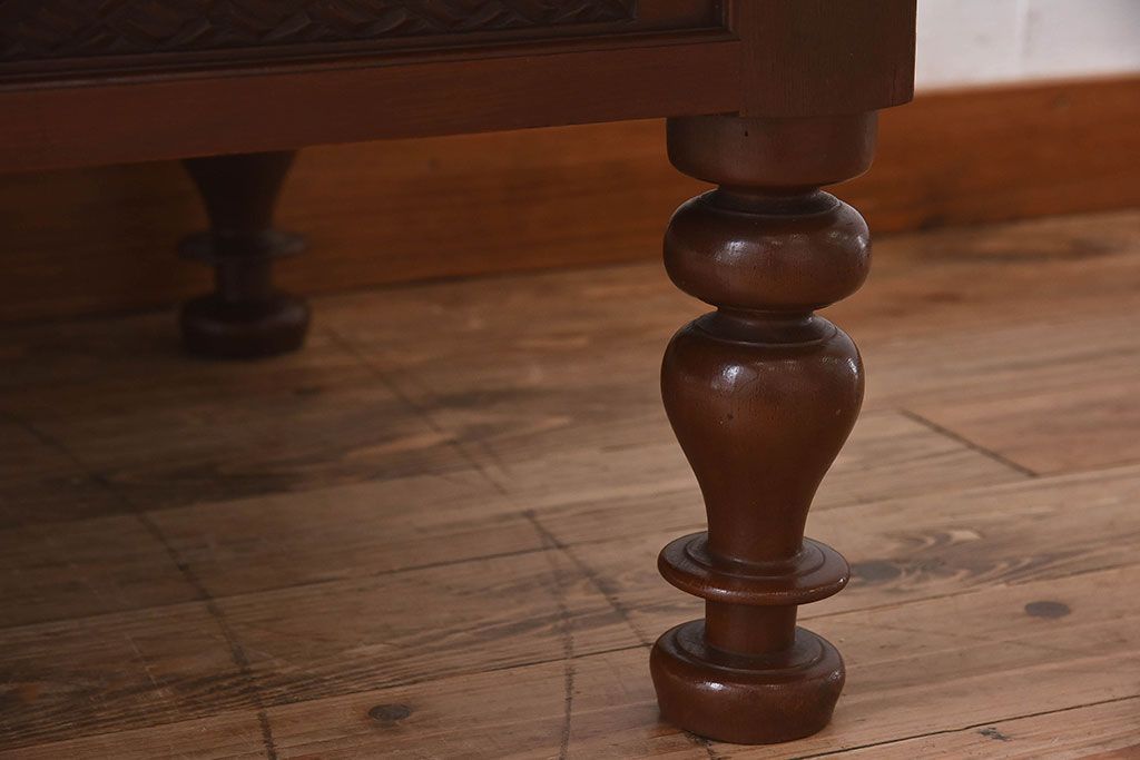 アンティーク家具　和製アンティーク　総ケヤキ材　美しい彫りが魅力的な座卓(テーブル)