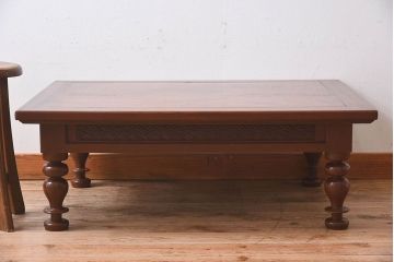 アンティーク家具　和製アンティーク　総ケヤキ材　美しい彫りが魅力的な座卓(テーブル)