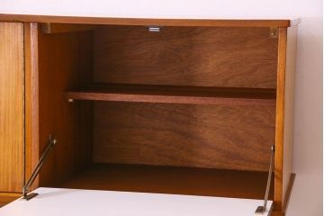 北欧家具　ビンテージ　チーク材　美しいフォルムのサイドボード(ローボード)