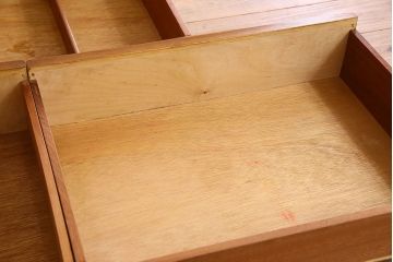 北欧家具　ビンテージ　チーク材　美しいフォルムのサイドボード(ローボード)