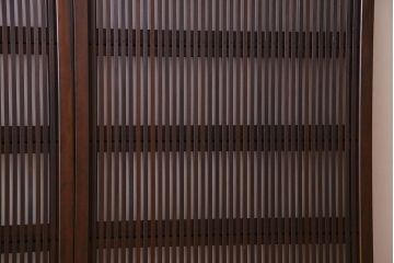 古民具・骨董　裏ガラス入り　古い木のアンティーク格子戸2枚セット
