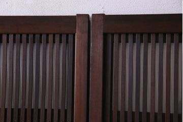 古民具・骨董　裏ガラス入り　古い木のアンティーク格子戸2枚セット