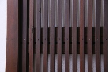 古民具・骨董　裏ガラス入り　古い木のアンティーク格子戸2枚セット