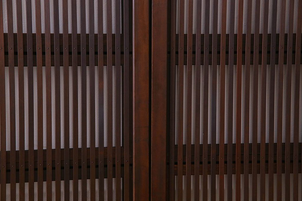 古民具・骨董　裏ガラス入り　古い木のアンティーク格子戸2枚セット