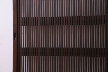 古民具・骨董　裏ガラス入り　古い木のアンティーク格子戸2枚セット