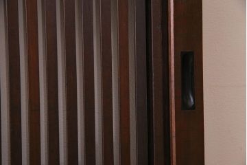 古民具・骨董　裏ガラス入り　古い木のアンティーク格子戸2枚セット