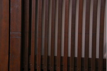 古民具・骨董　裏ガラス入り　古い木のアンティーク格子戸2枚セット