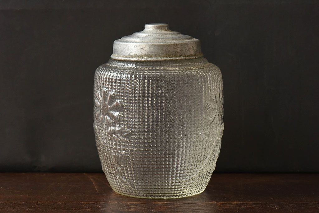 アンティーク雑貨　昭和レトロ　古い質感が味わい深い蓋付きガラス瓶(ビン)