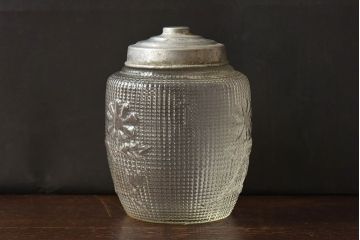 アンティーク雑貨　昭和レトロ　古い質感が味わい深い蓋付きガラス瓶(ビン)