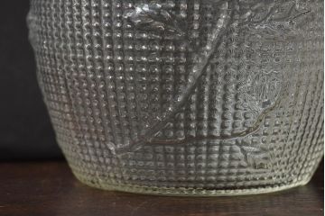 アンティーク雑貨　昭和レトロ　古い質感が味わい深い蓋付きガラス瓶(ビン)