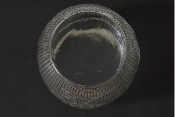 アンティーク雑貨　昭和レトロ　古い質感が味わい深い蓋付きガラス瓶(ビン)