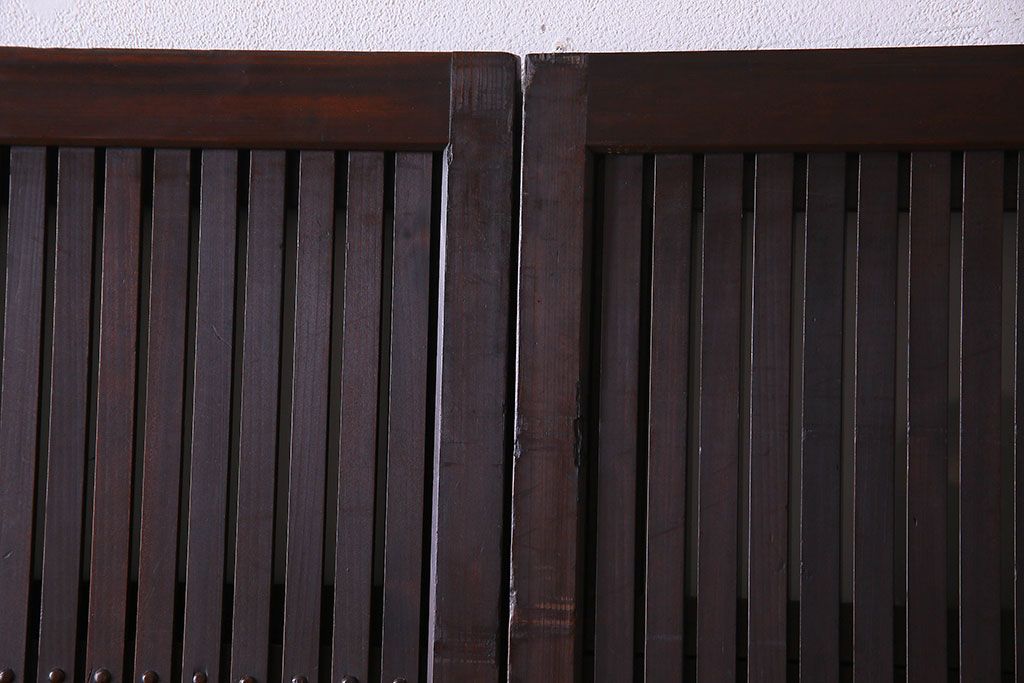 古民具・骨董　裏面すりガラス入り　古い木のアンティーク格子戸2枚セット