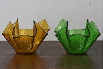 アンティーク雑貨　イギリスビンテージ　お洒落なデザインの器(皿、小物入れ)2個セット