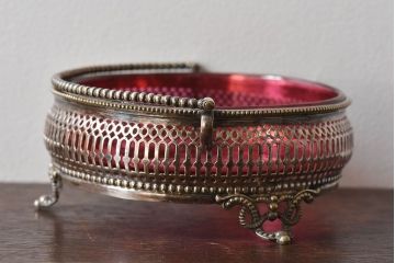 アンティーク雑貨　イギリスアンティーク　シフタースプーン付き!優美なデザインのシュガーボウル(小物入れ、小物収納)