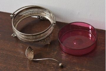 アンティーク雑貨　イギリスアンティーク　シフタースプーン付き!優美なデザインのシュガーボウル(小物入れ、小物収納)