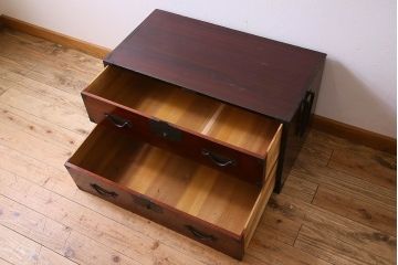 アンティーク家具　和製アンティーク　前面栗材　漆塗り美しいローボード(ローチェスト)