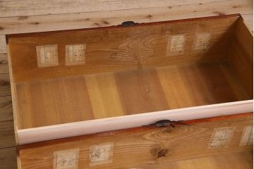 アンティーク家具　和製アンティーク　前面栗材　漆塗り美しいローボード(ローチェスト)