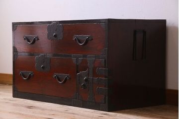 アンティーク家具　和製アンティーク　前面栗材　漆塗り美しいローボード(ローチェスト、収納棚、戸棚)(1)