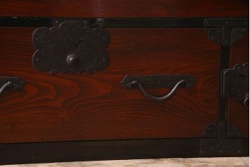 アンティーク家具　和製アンティーク　前面栗材　漆塗り美しいローボード(ローチェスト、収納棚、戸棚)(1)