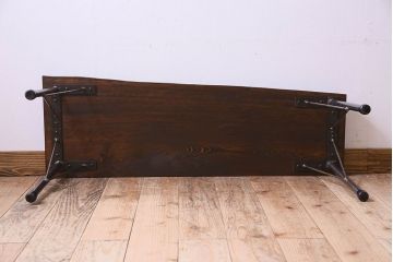 レトロ家具　昭和レトロ　天板一枚板　古い檜材の鉄脚ローテーブル(アイアンテーブル、鉄脚ベンチ、アイアンベンチ)
