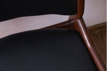 【K様ご成約済み】北欧家具　チーク材　シックなカラーのクッションチェア(ダイニングチェア、椅子)