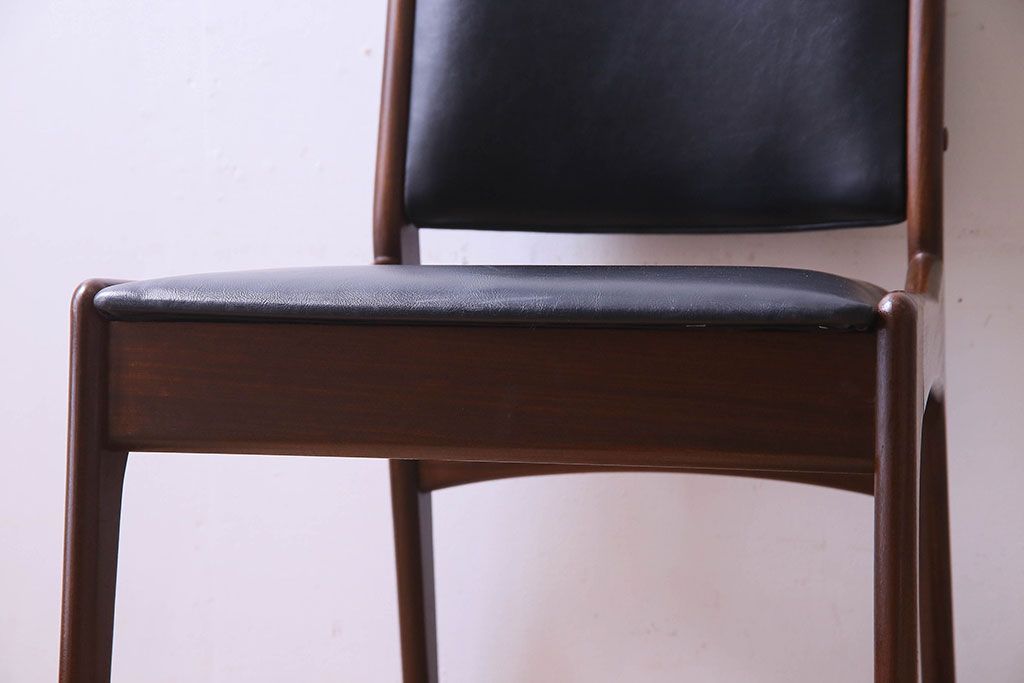 【K様ご成約済み】北欧家具　チーク材　シックなカラーのクッションチェア(ダイニングチェア、椅子)