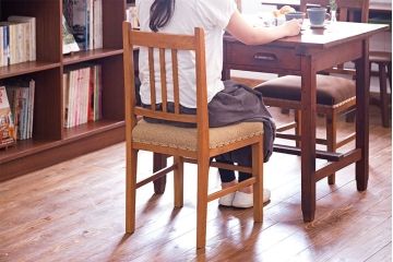 レトロ家具　昭和レトロ　ナラ材　落ち着いた色味が素敵なチェア(椅子、ダイニングチェア)