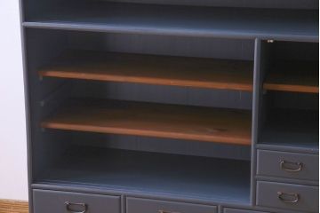 ペイント家具　気泡ガラス入り　シックなカラーが素敵な収納棚(戸棚、食器棚)