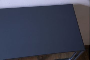 ペイント家具　気泡ガラス入り　シックなカラーが素敵な収納棚(戸棚、食器棚)