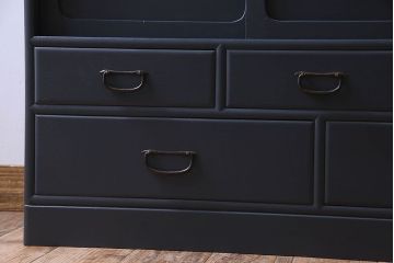 ペイント家具　気泡ガラス入り　シックなカラーが素敵な収納棚(戸棚、食器棚)