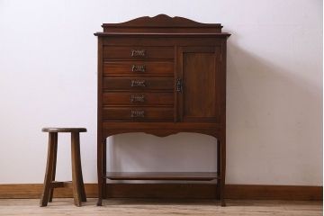 アンティーク家具　フランスアンティーク　ウォールナット材　上品なデザインのチェスト(引き出し)