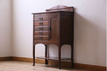アンティーク家具　フランスアンティーク　ウォールナット材　上品なデザインのチェスト(引き出し)