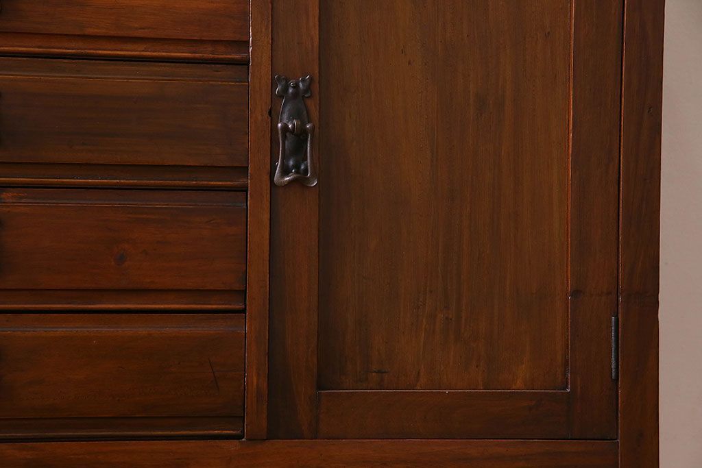 アンティーク家具　フランスアンティーク　ウォールナット材　上品なデザインのチェスト(引き出し)