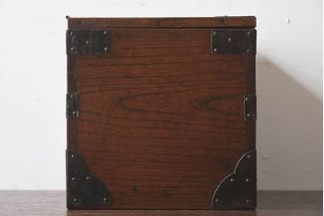 アンティーク雑貨　古民具・骨董　欅材　立派な金具が印象的な硯箱(小引き出し、小箱、小物入れ、木箱)