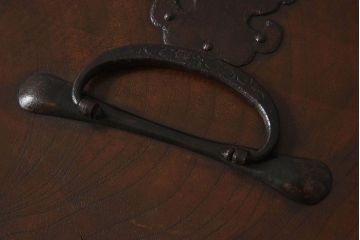 アンティーク雑貨　古民具・骨董　欅材　立派な金具が印象的な硯箱(小引き出し、小箱、小物入れ、木箱)