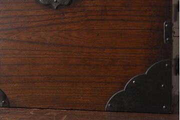 アンティーク雑貨　古民具・骨董　欅材　立派な金具が印象的な硯箱(小引き出し、小箱、小物入れ、木箱)