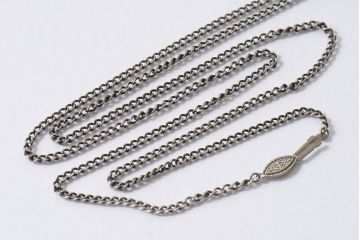 アンティーク雑貨　ビンテージ　上品なデザインのシルバー製ネックレス