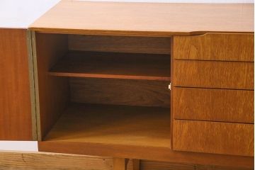 北欧家具　Beautility社製　珍しいデザインのサイドボード(ローボード、リビングボード)