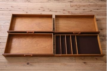 北欧家具　Beautility社製　珍しいデザインのサイドボード(ローボード、リビングボード)