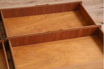 北欧家具　Beautility社製　珍しいデザインのサイドボード(ローボード、リビングボード)