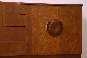 北欧家具　Beautility社製　珍しいデザインのサイドボード(ローボード、リビングボード)