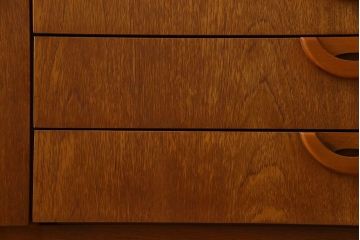 北欧家具　Beautility社製　珍しいデザインのサイドボード(ローボード、リビングボード)