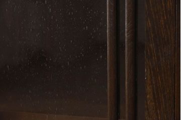アンティーク家具　大正ロマン　気泡ガラス入り!古いナラ材製の本箱(収納棚、飾り棚、食器棚、ブックケース)