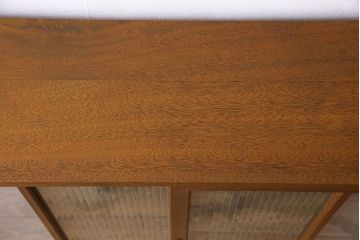 レトロ家具　昭和レトロ　薄型　モール・すりガラス入りの収納棚(戸棚、食器棚、本箱、ブックケース)